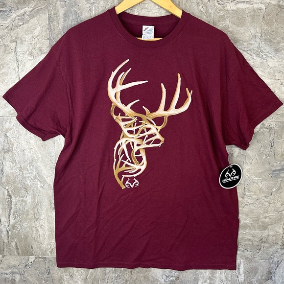 Realtree Red‎ and Brown Short Sleeve Tee with Deer Design Sz XL NWT - Picture 1 of 5